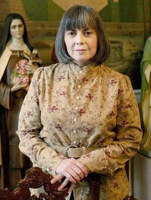 Anne Rice posed with the Inverted Baphomet Hand Sign